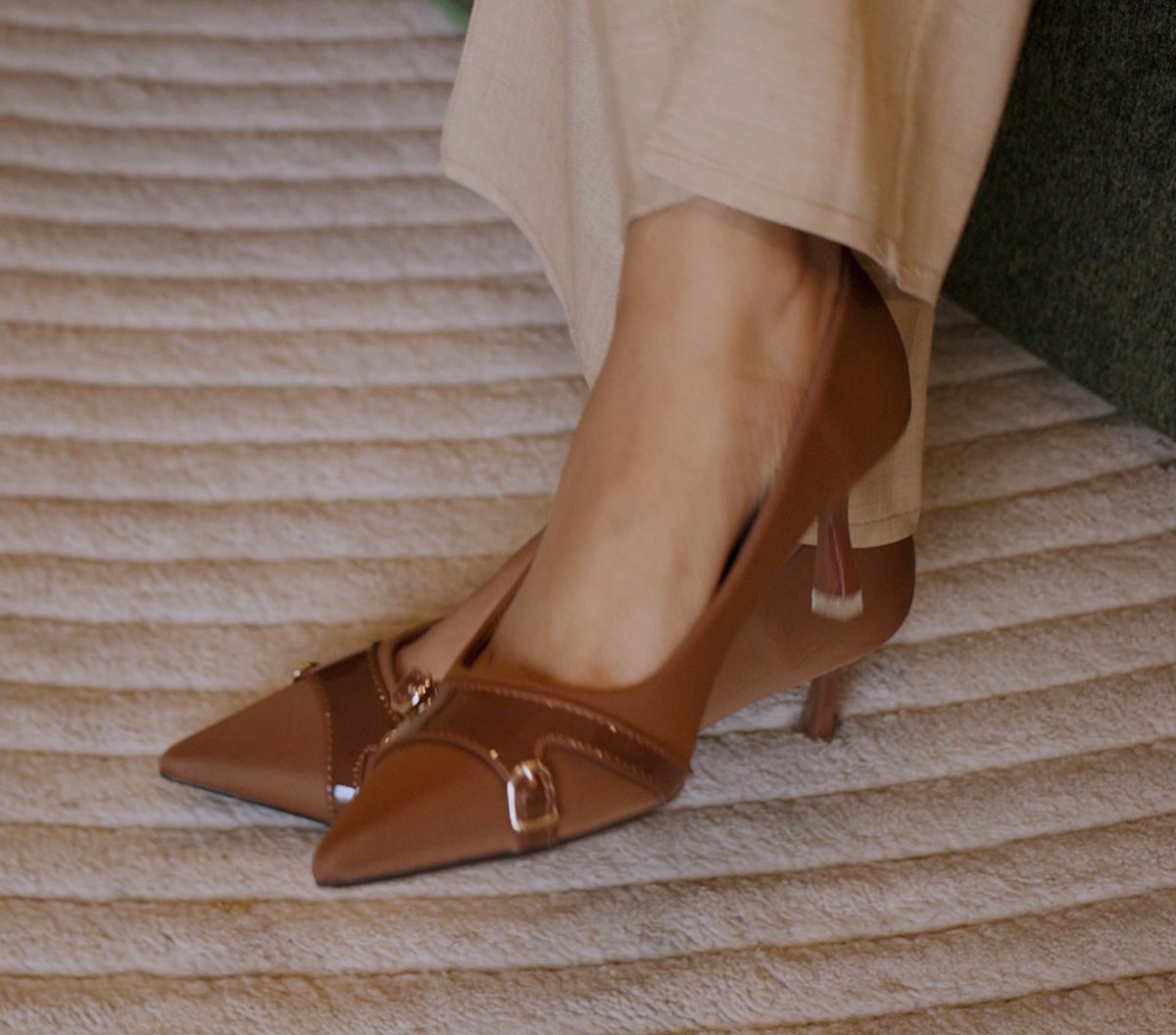 Rue - Brown